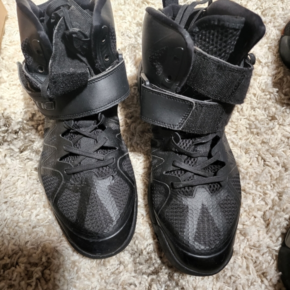 Ektio Brand Basketball/Athletic shoes.  $100 /pair. - Picture 5 of 8